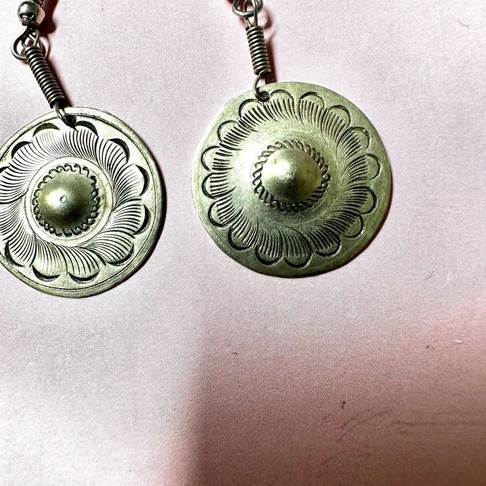 Silver tone round disc drop earrings - Picture 5 of 7